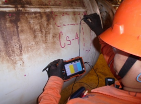 Inspección de pared de tanque con equipo de ultrasonido